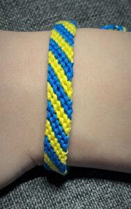 Ukraina lipu värvides käepael. Käsitööna valmistatud